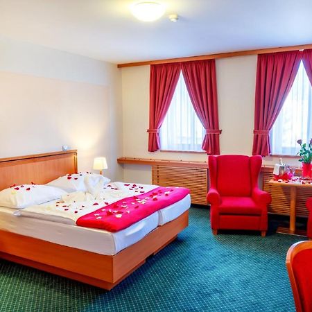 Hotel Slovan Jesenik Bagian luar foto