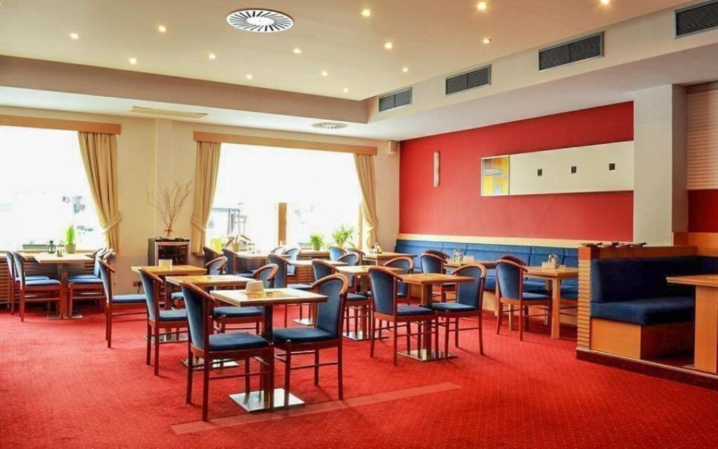 Hotel Slovan Jesenik Bagian luar foto