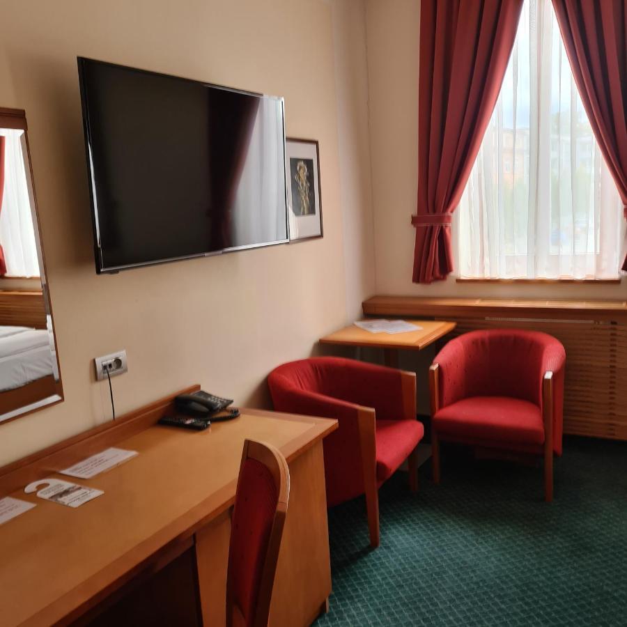 Hotel Slovan Jesenik Bagian luar foto