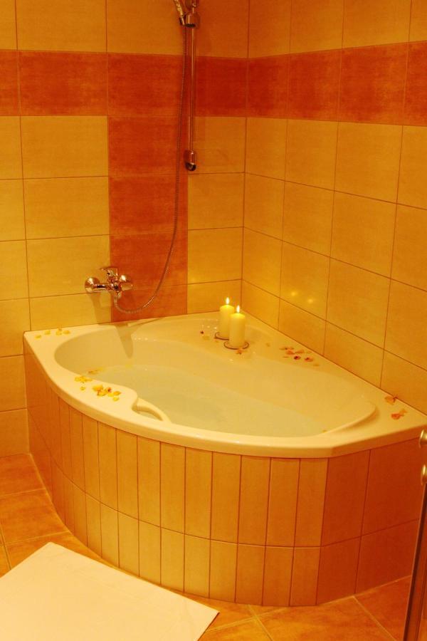 Hotel Slovan Jesenik Bagian luar foto