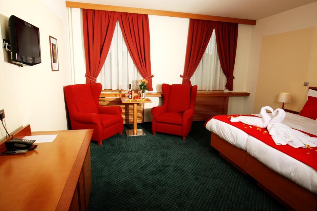 Hotel Slovan Jesenik Bagian luar foto