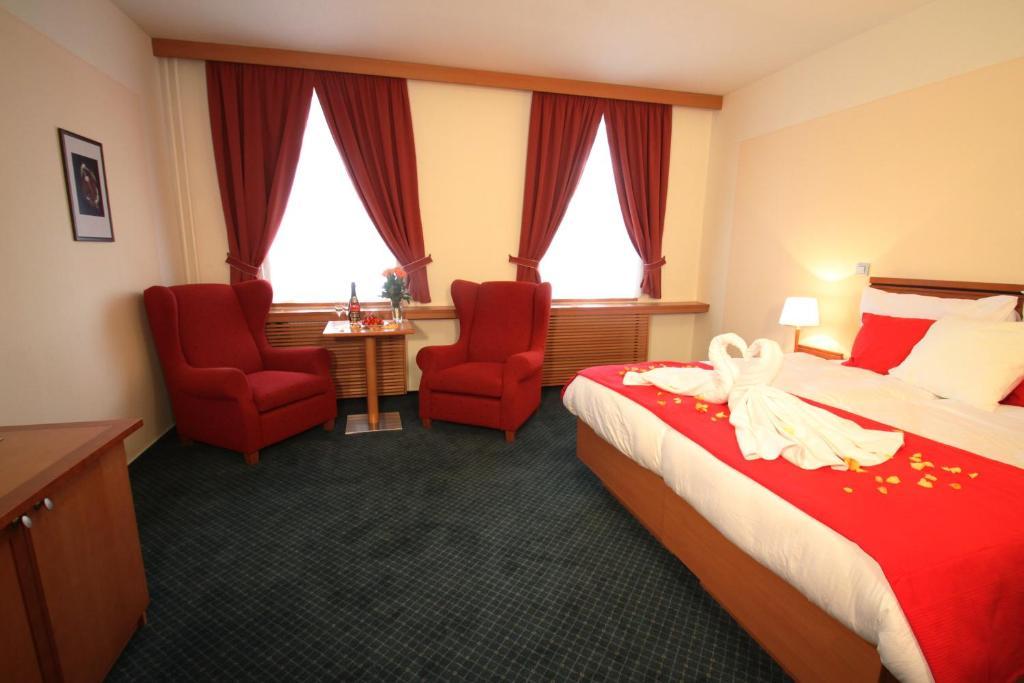 Hotel Slovan Jesenik Bagian luar foto